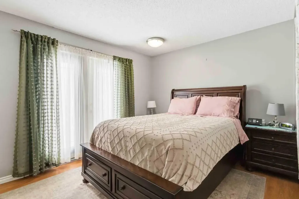 18 Clark Crescent Fort Mcmurray AB T9H 1M8