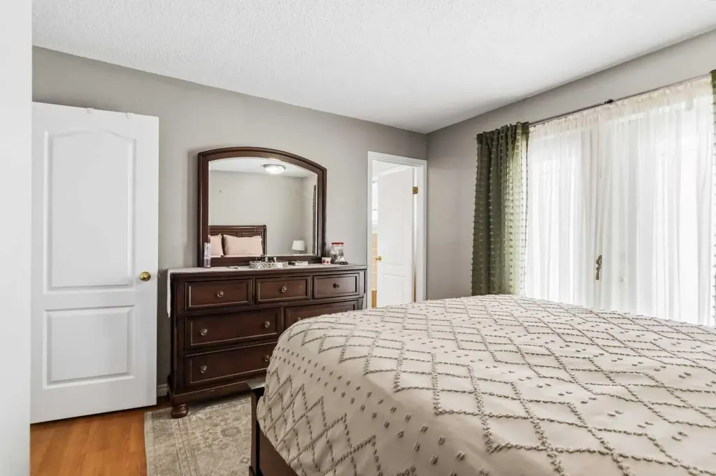 18 Clark Crescent Fort Mcmurray AB T9H 1M8