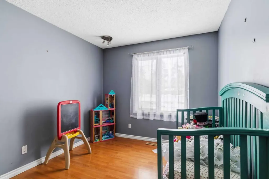 18 Clark Crescent Fort Mcmurray AB T9H 1M8