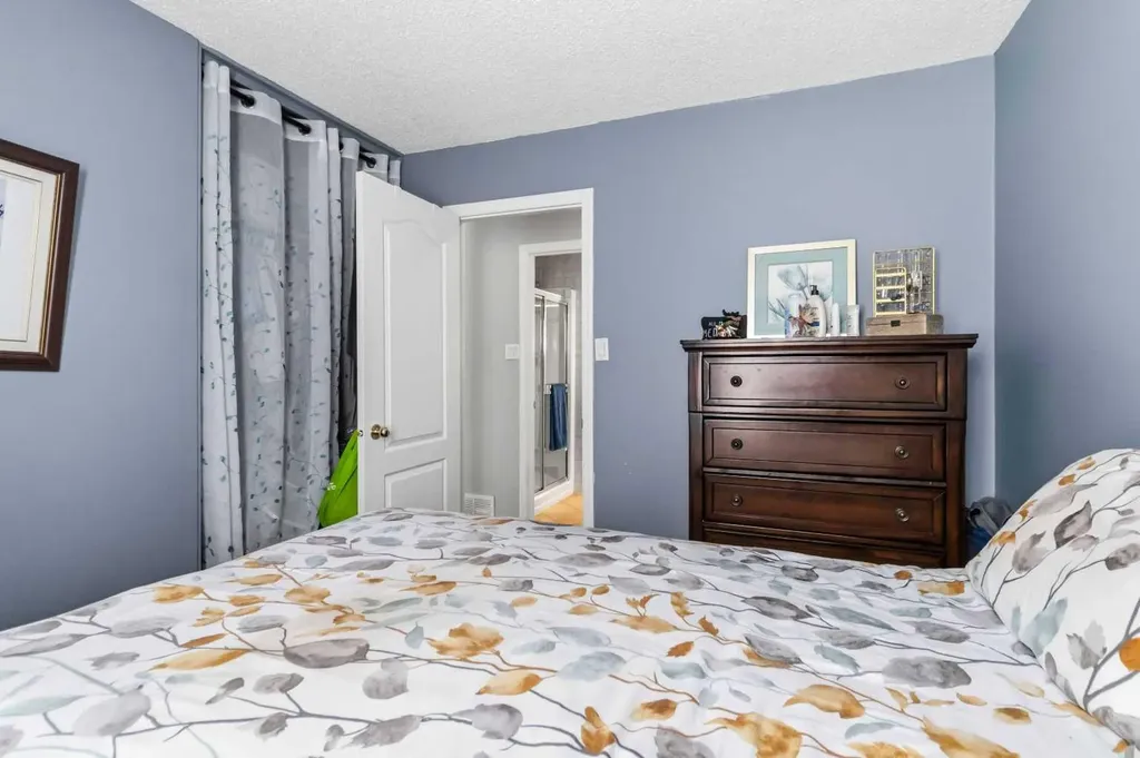 18 Clark Crescent Fort Mcmurray AB T9H 1M8