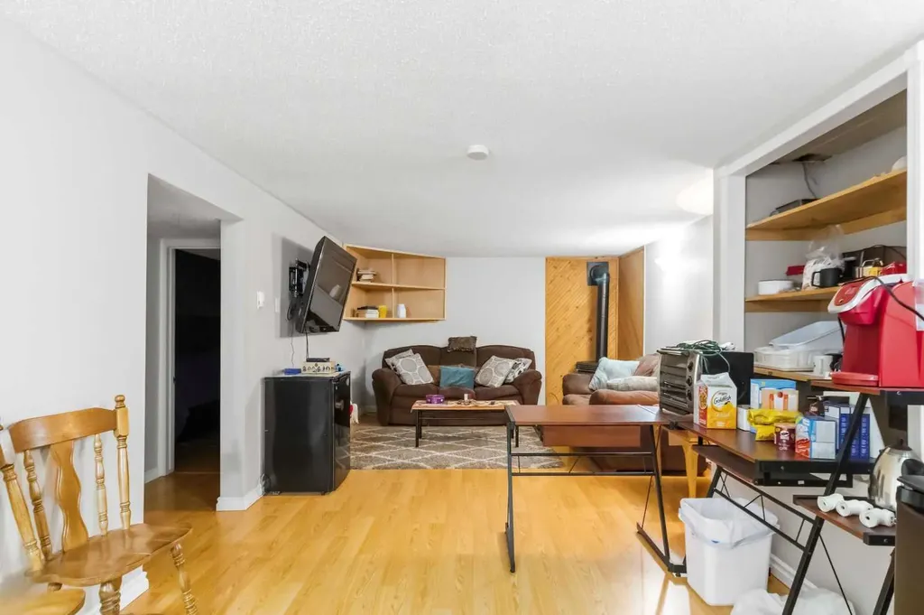 18 Clark Crescent Fort Mcmurray AB T9H 1M8