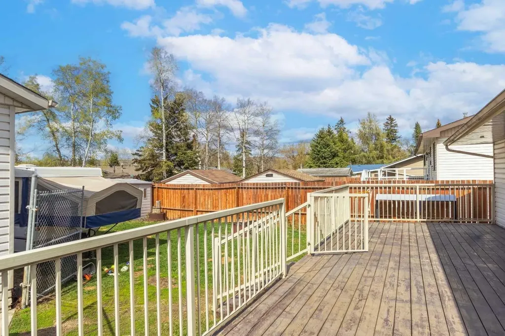 18 Clark Crescent Fort Mcmurray AB T9H 1M8