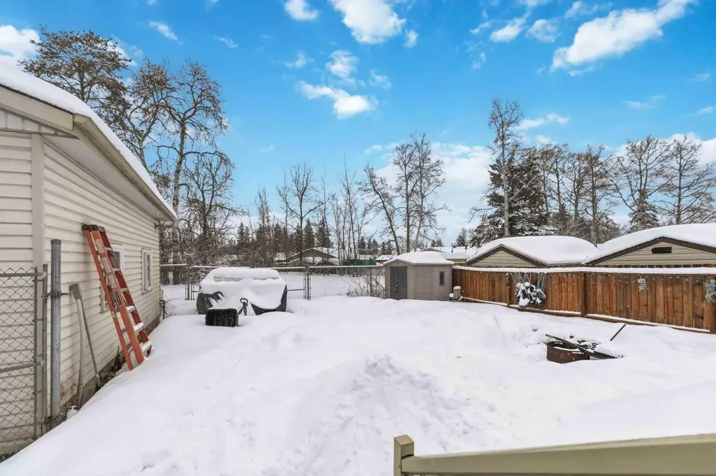 18 Clark Crescent Fort Mcmurray AB T9H 1M8