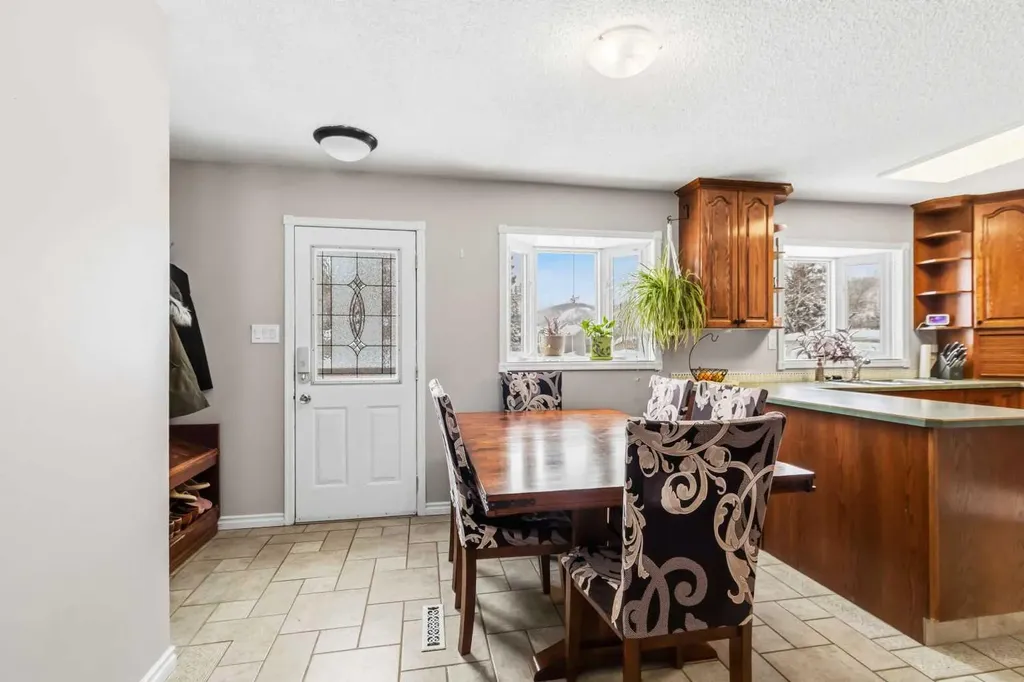 18 Clark Crescent Fort Mcmurray AB T9H 1M8