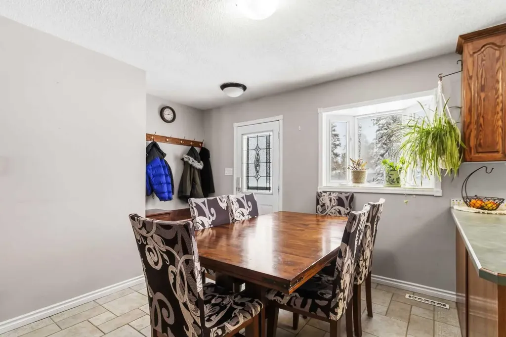 18 Clark Crescent Fort Mcmurray AB T9H 1M8