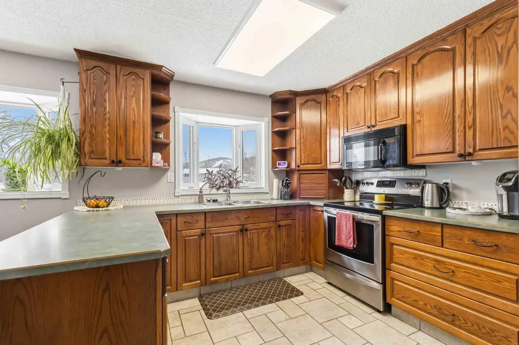 18 Clark Crescent Fort Mcmurray AB T9H 1M8