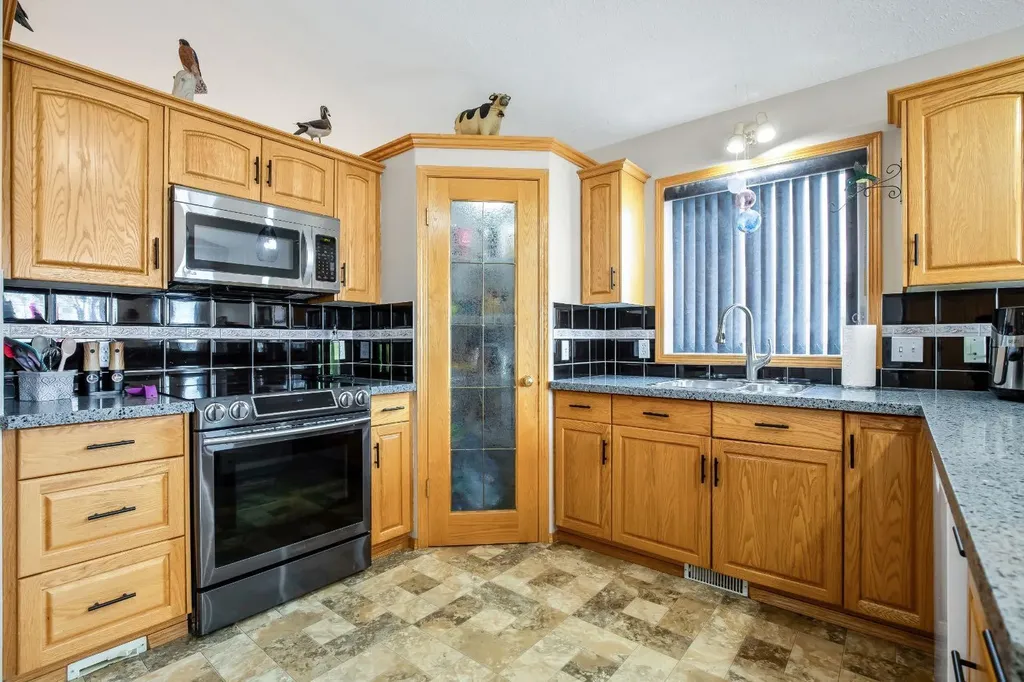 10 Madison Court Strathmore AB T1P1M5