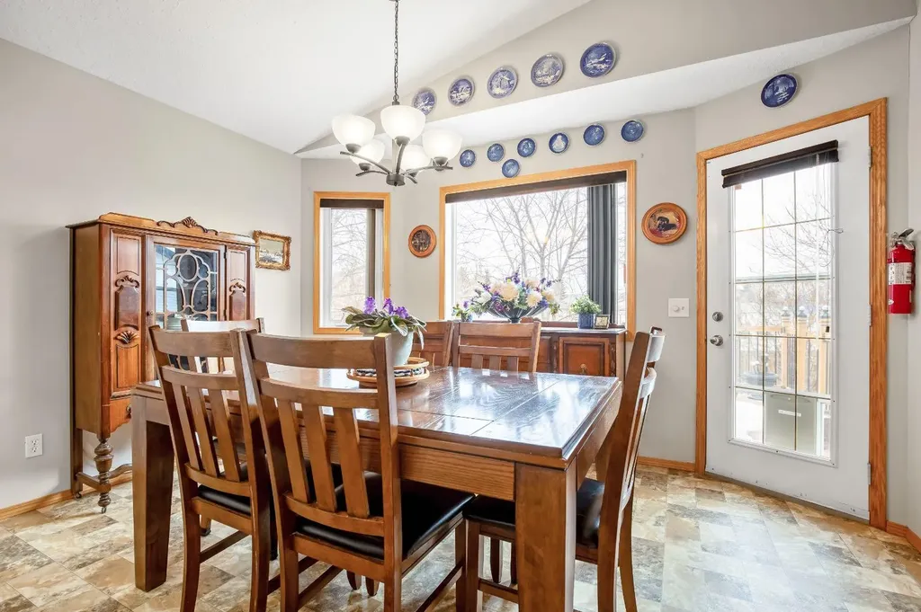10 Madison Court Strathmore AB T1P1M5