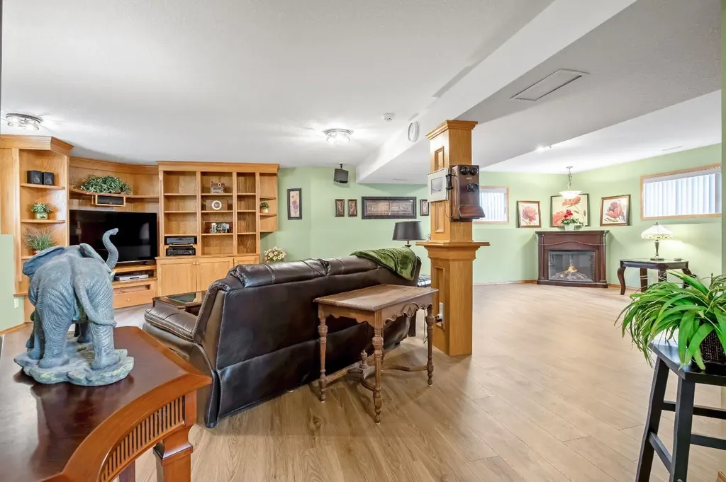 10 Madison Court Strathmore AB T1P1M5