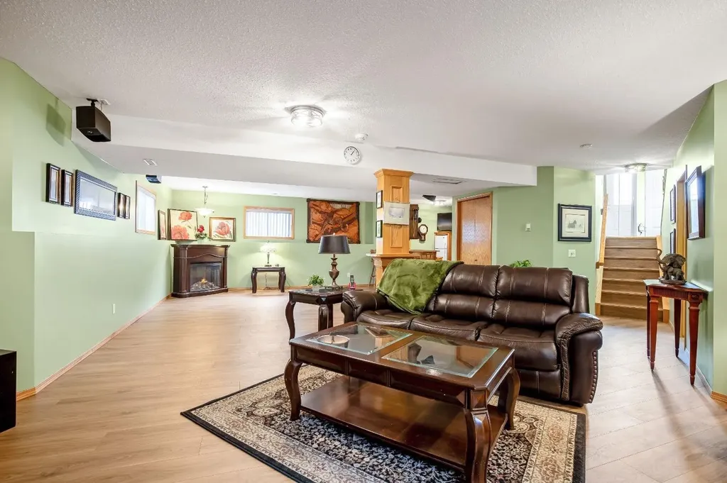 10 Madison Court Strathmore AB T1P1M5