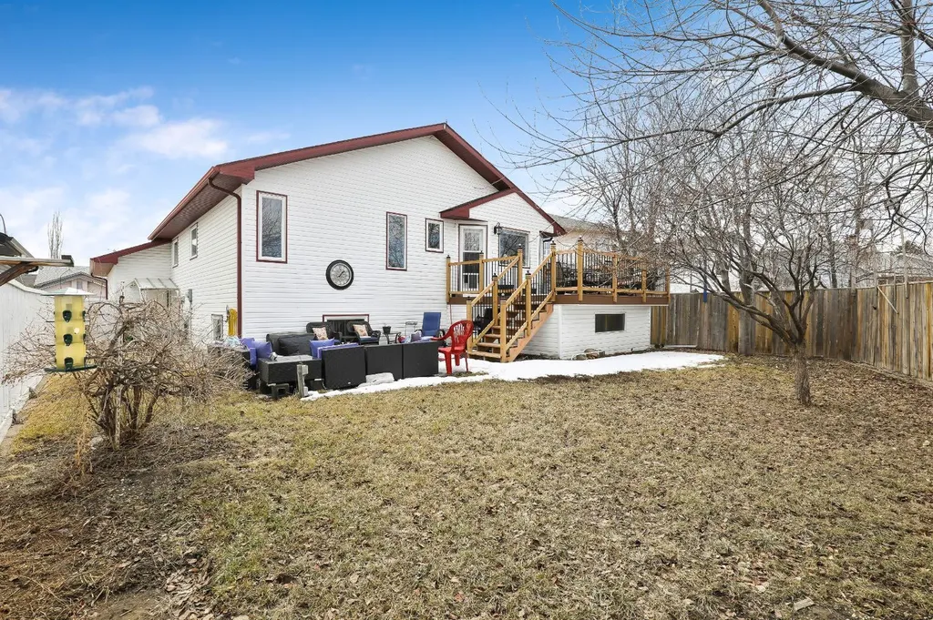 10 Madison Court Strathmore AB T1P1M5
