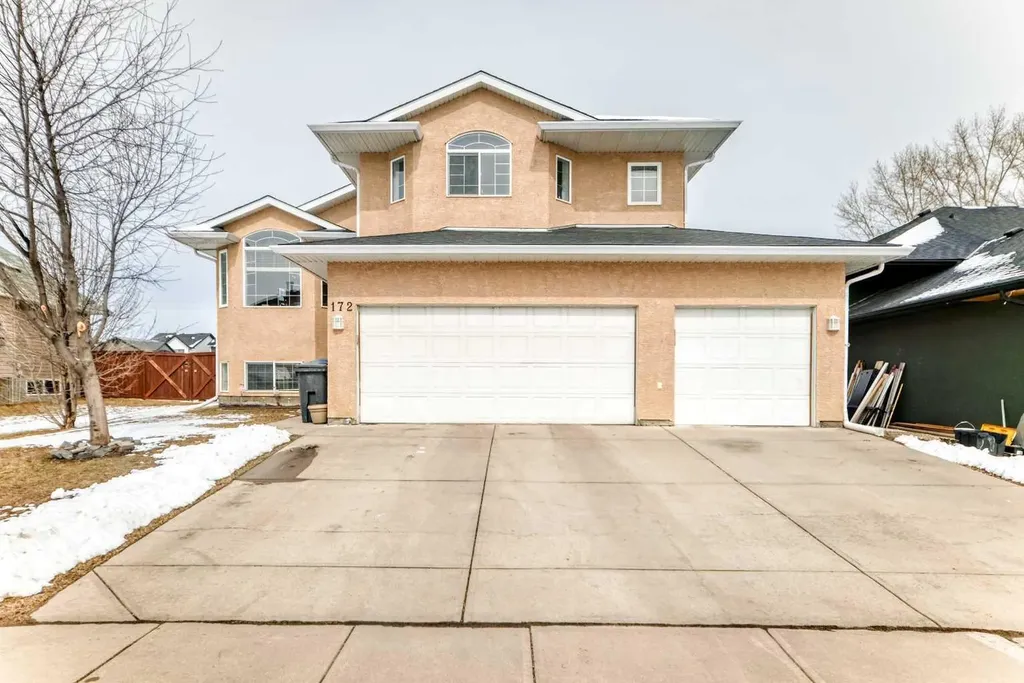 172 Sunset Heights Crossfield AB T0M0S0