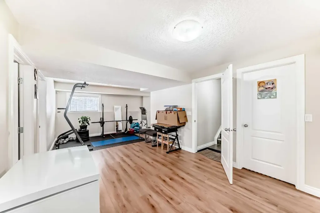 172 Sunset Heights Crossfield AB T0M0S0
