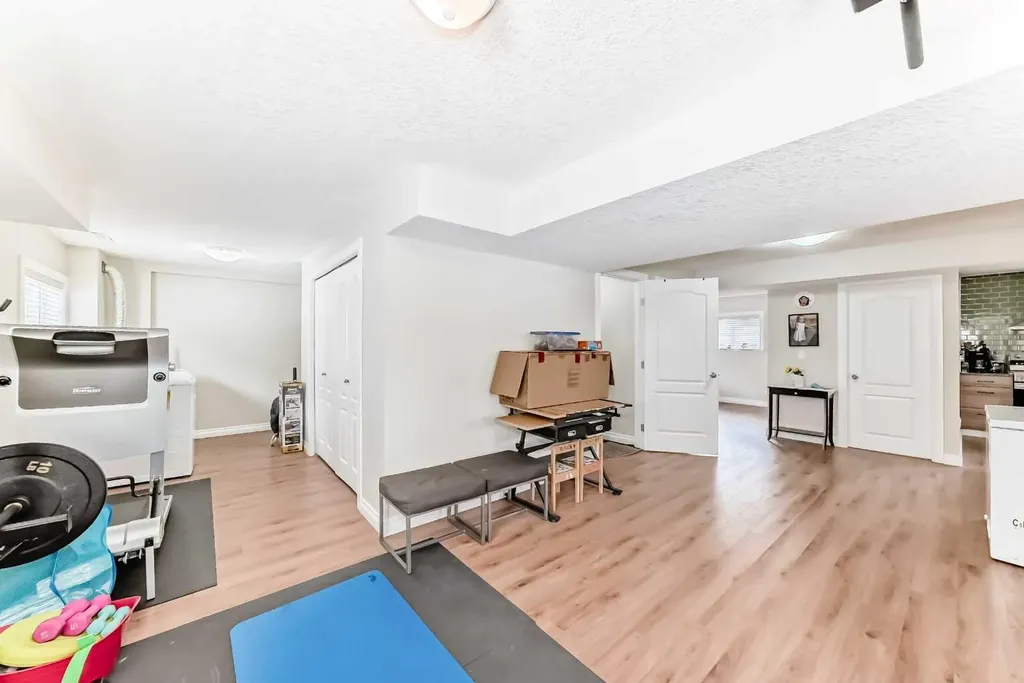 172 Sunset Heights Crossfield AB T0M0S0