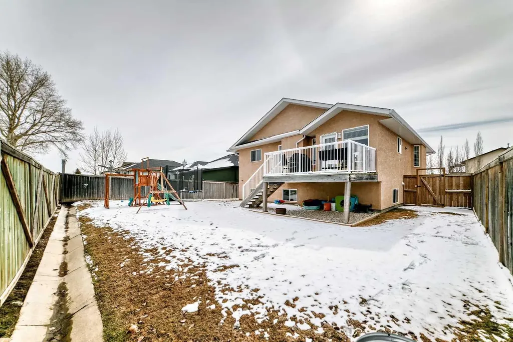 172 Sunset Heights Crossfield AB T0M0S0