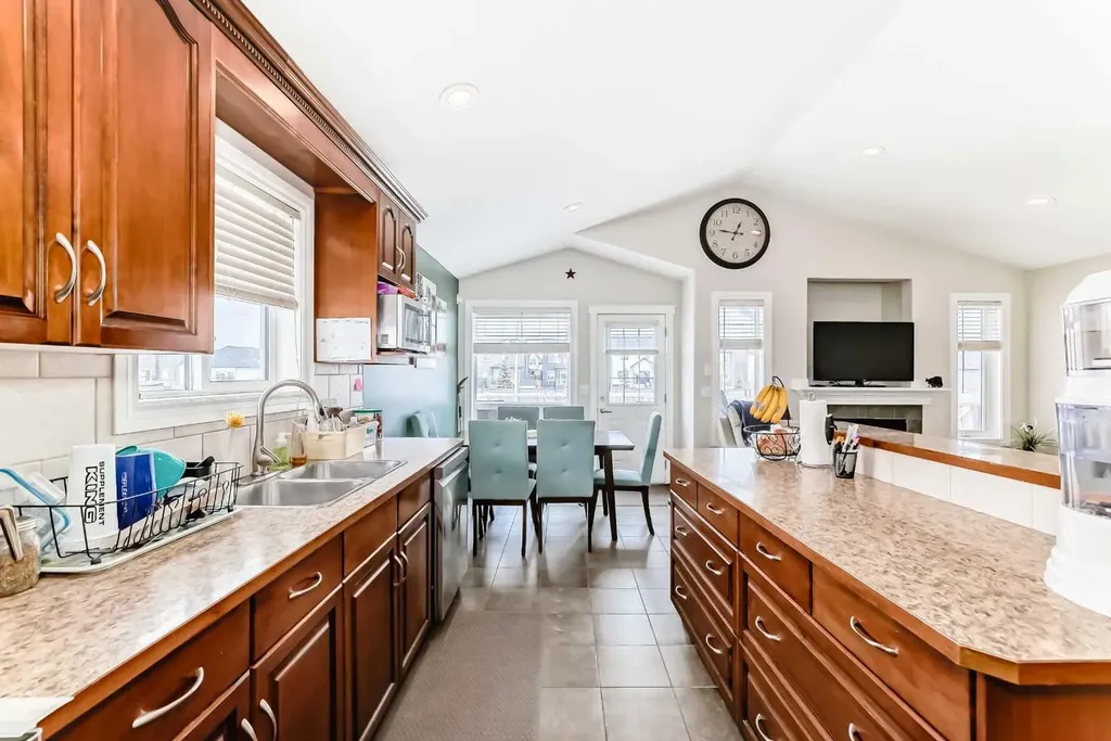 172 Sunset Heights Crossfield AB T0M0S0