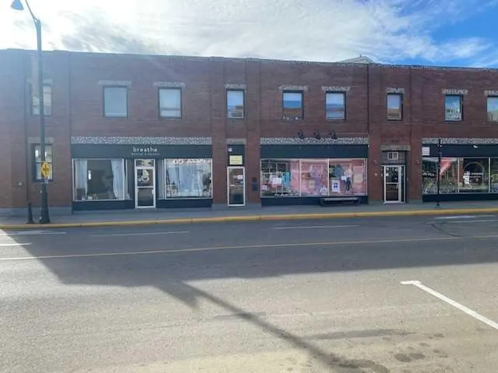 4919 50 Avenue Lacombe AB T4L 1Y1