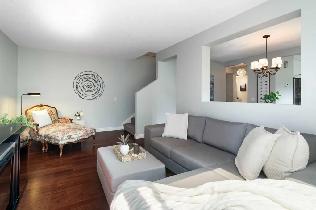 6915 Ranchview Drive NW Calgary AB T3G 1R8