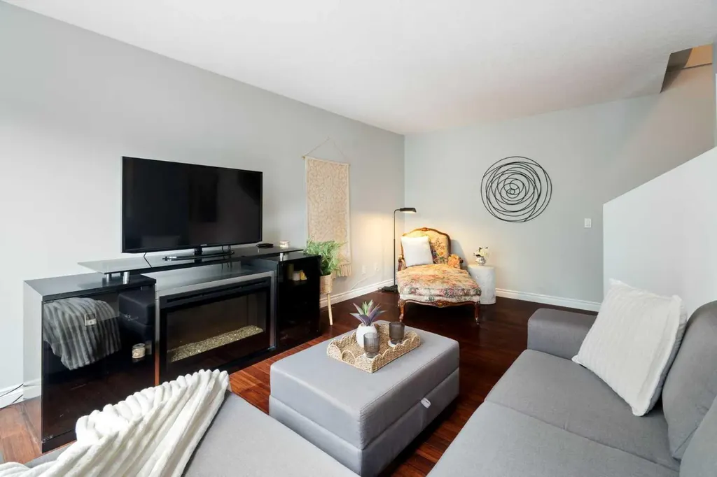 6915 Ranchview Drive NW Calgary AB T3G 1R8