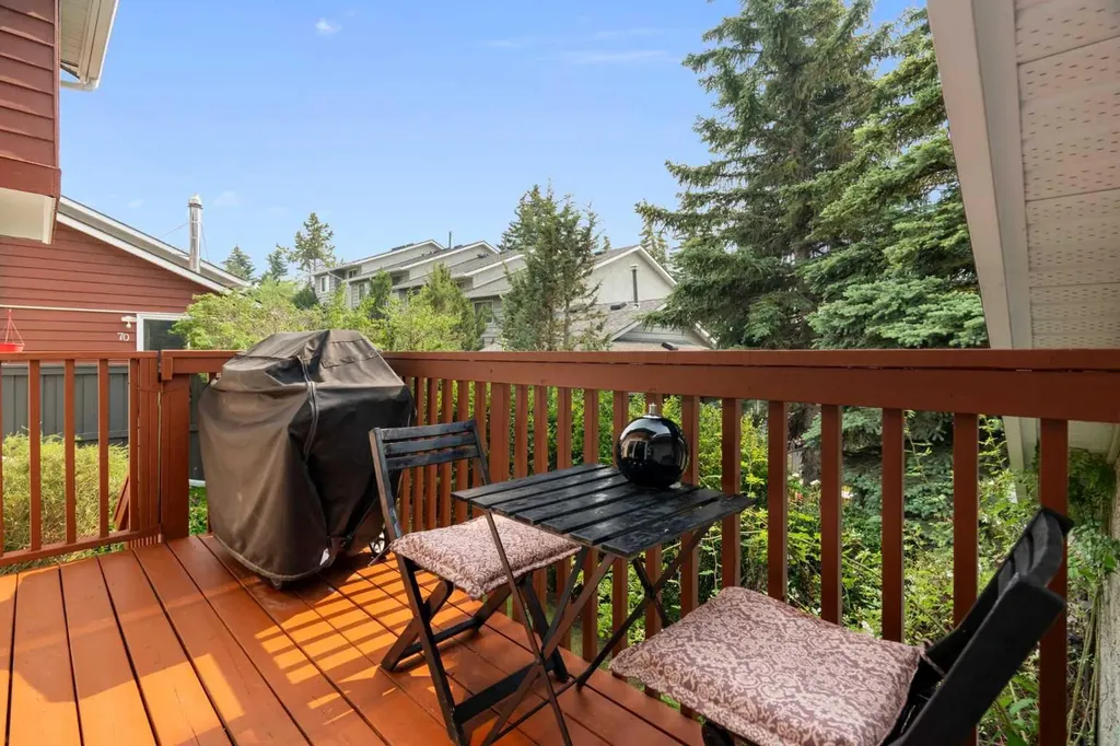 6915 Ranchview Drive NW Calgary AB T3G 1R8