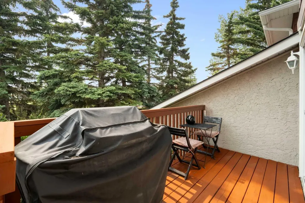 6915 Ranchview Drive NW Calgary AB T3G 1R8