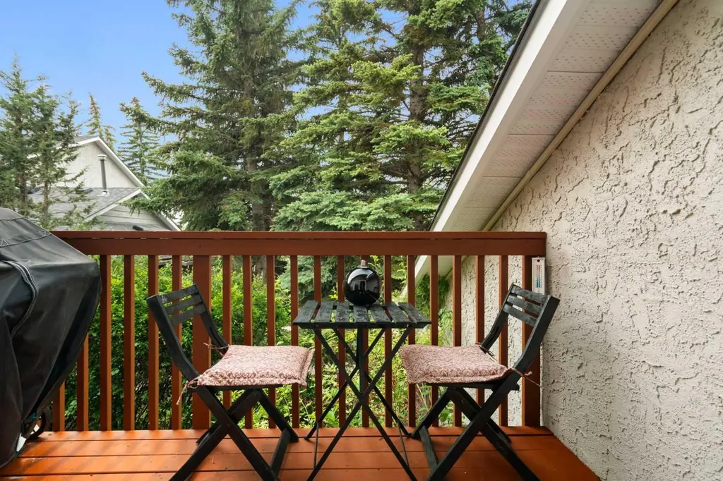 6915 Ranchview Drive NW Calgary AB T3G 1R8