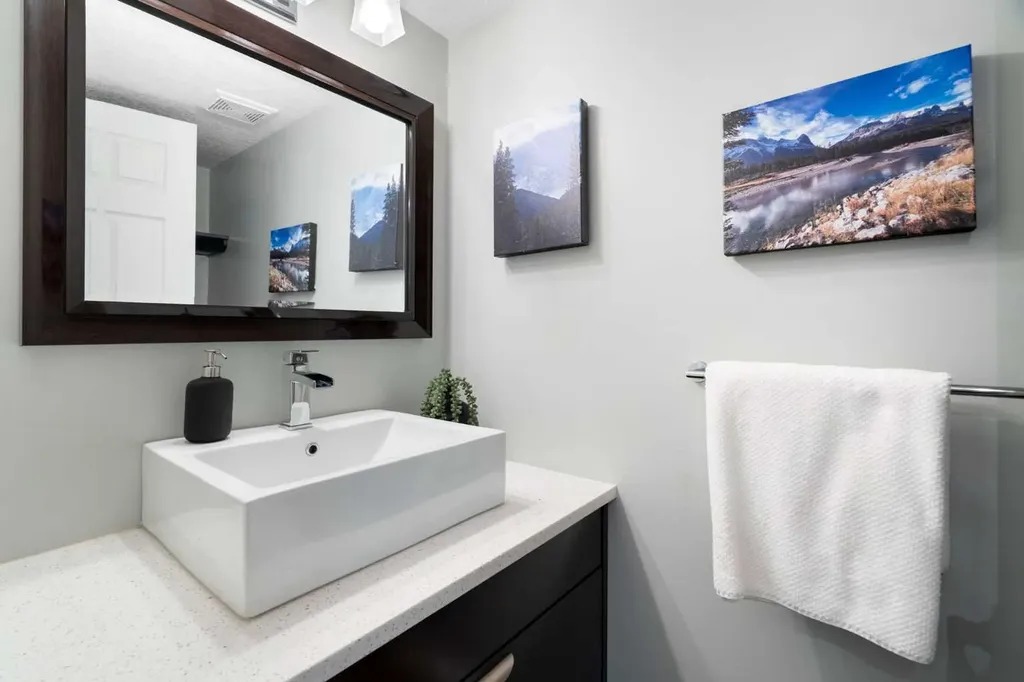 6915 Ranchview Drive NW Calgary AB T3G 1R8