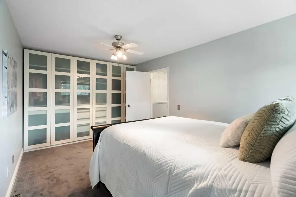 6915 Ranchview Drive NW Calgary AB T3G 1R8
