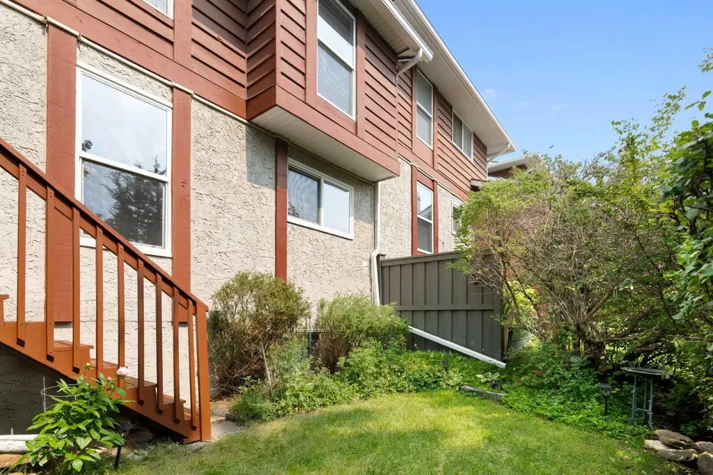 6915 Ranchview Drive NW Calgary AB T3G 1R8
