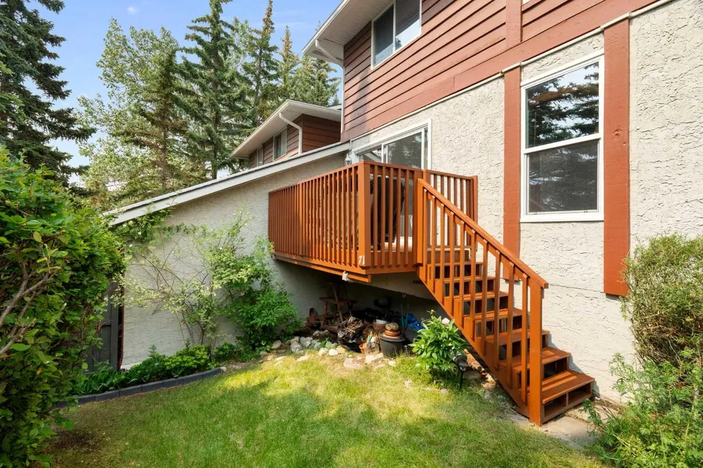 6915 Ranchview Drive NW Calgary AB T3G 1R8
