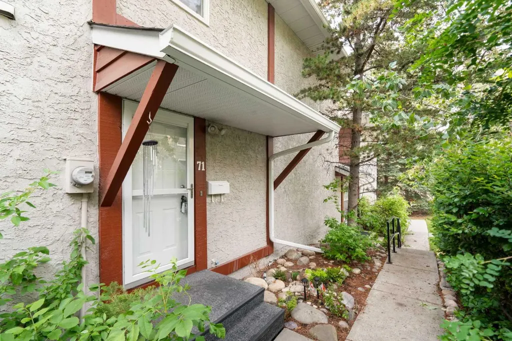 6915 Ranchview Drive NW Calgary AB T3G 1R8
