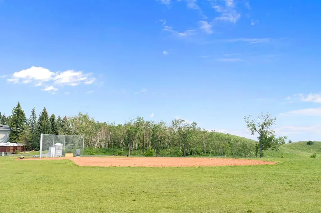6915 Ranchview Drive NW Calgary AB T3G 1R8