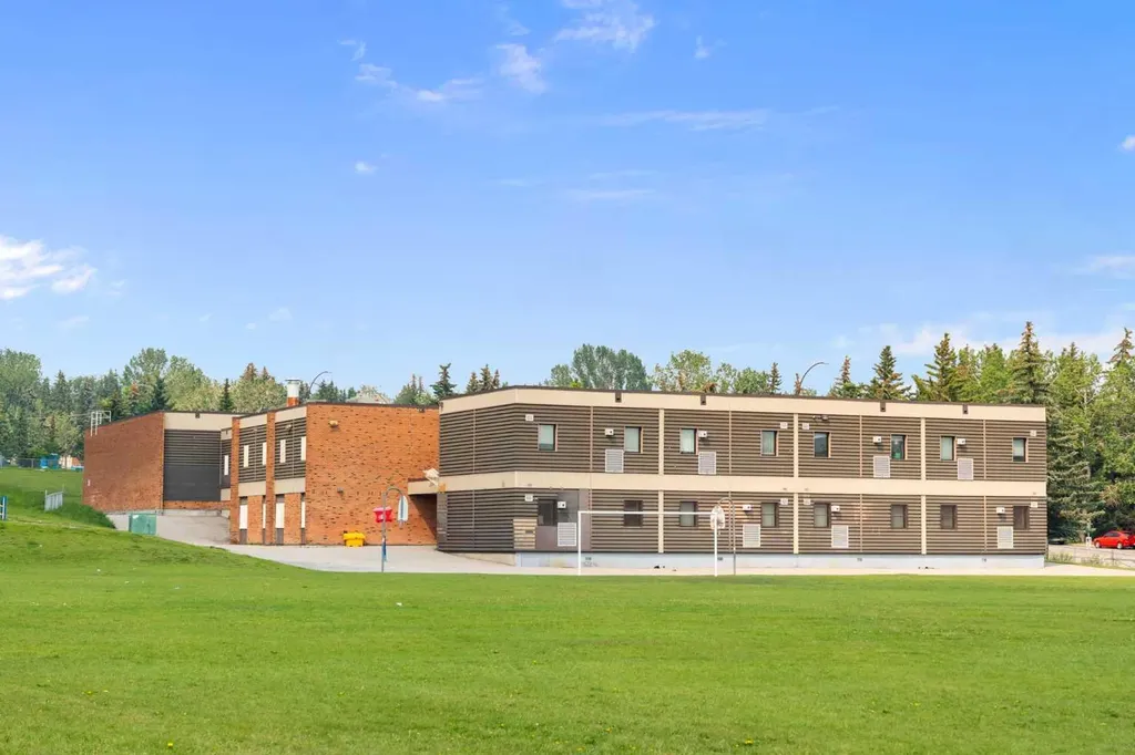 6915 Ranchview Drive NW Calgary AB T3G 1R8