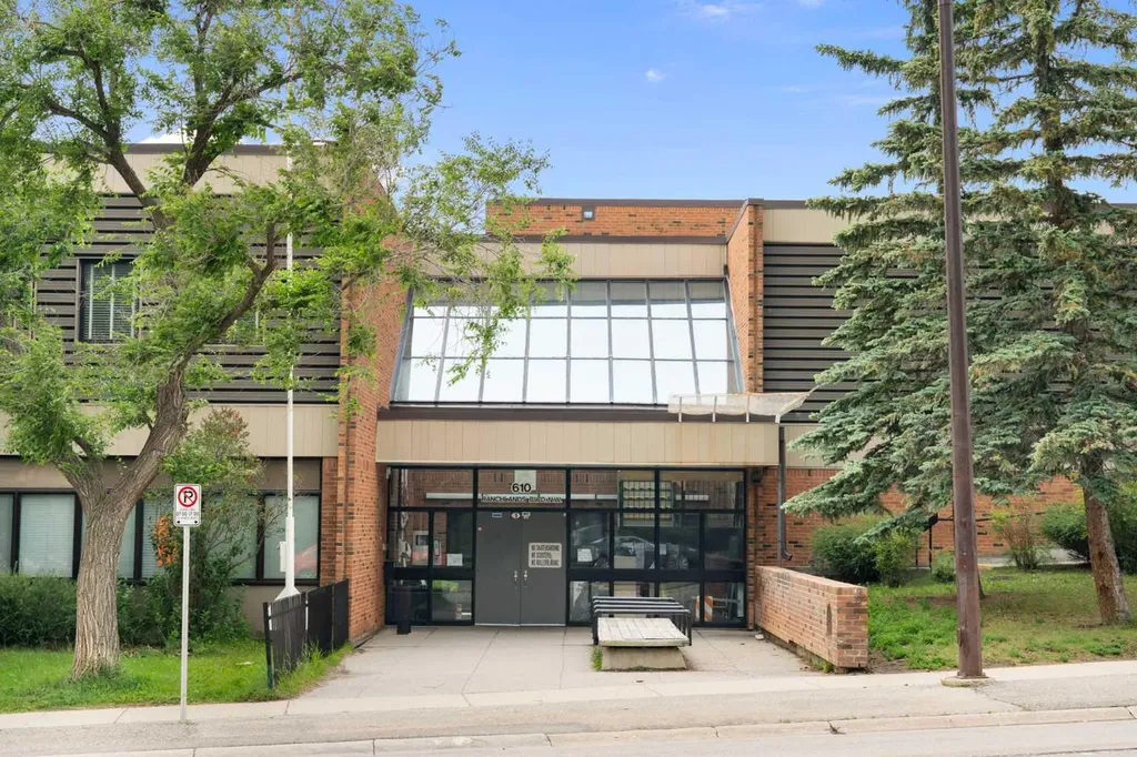6915 Ranchview Drive NW Calgary AB T3G 1R8