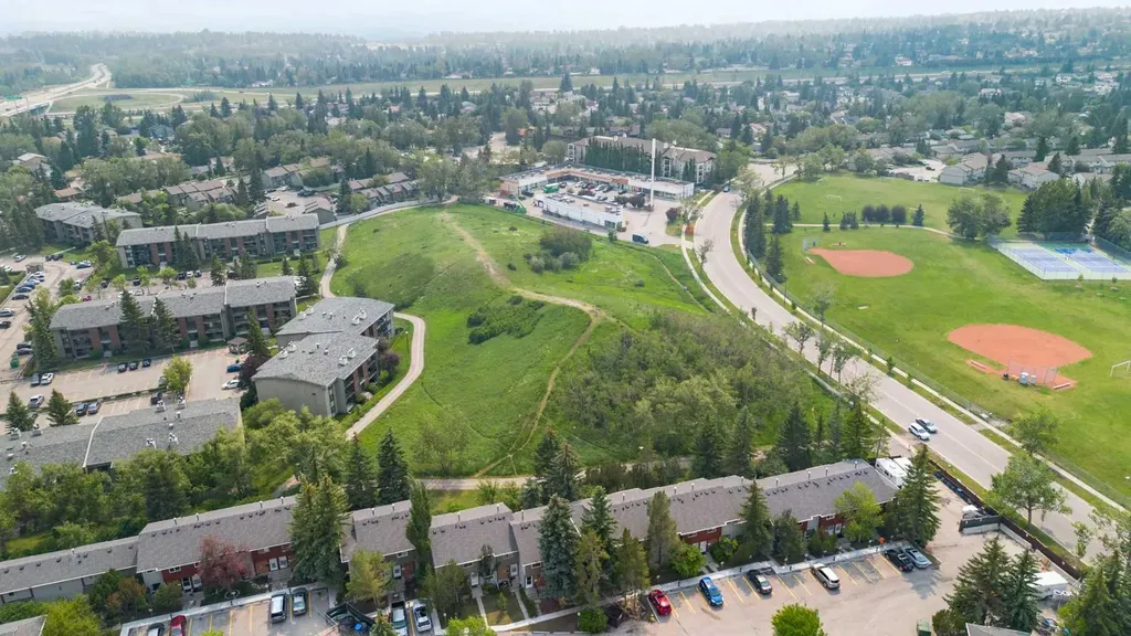 6915 Ranchview Drive NW Calgary AB T3G 1R8
