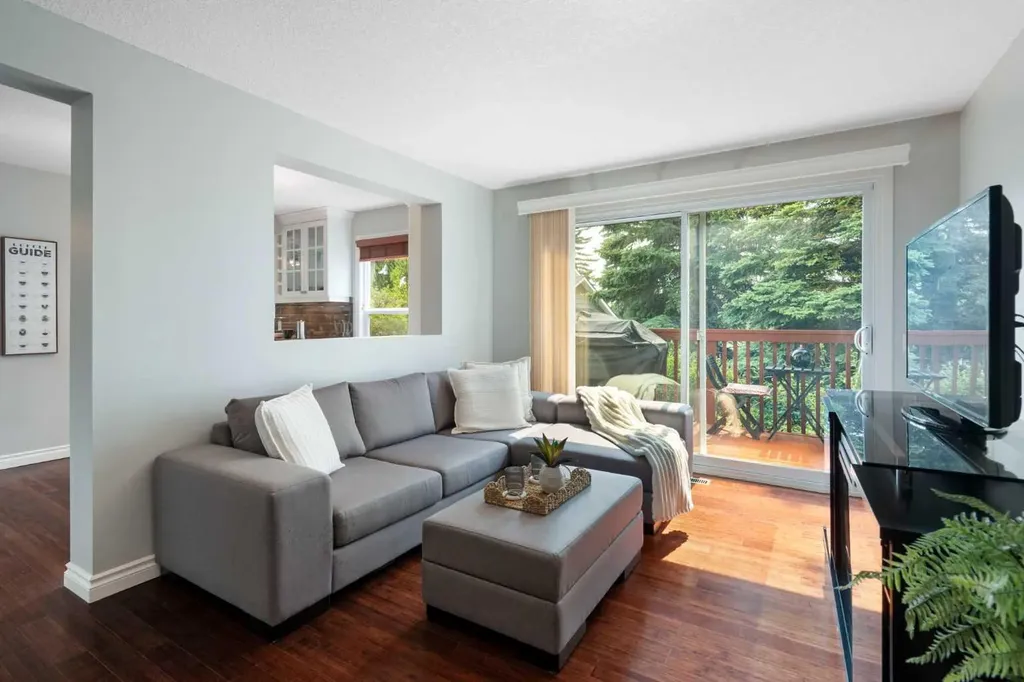 6915 Ranchview Drive NW Calgary AB T3G 1R8