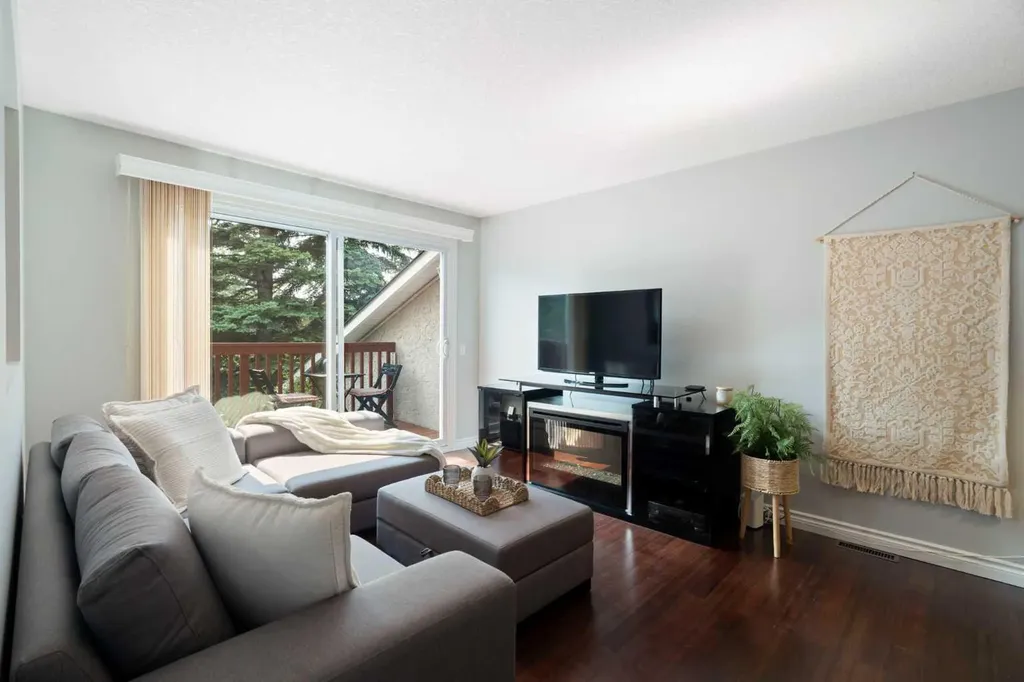 6915 Ranchview Drive NW Calgary AB T3G 1R8