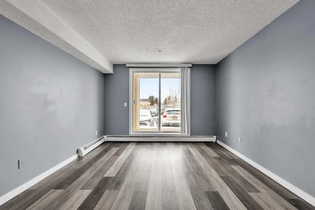 1717 60 Street SE Calgary AB T2A 7Y7