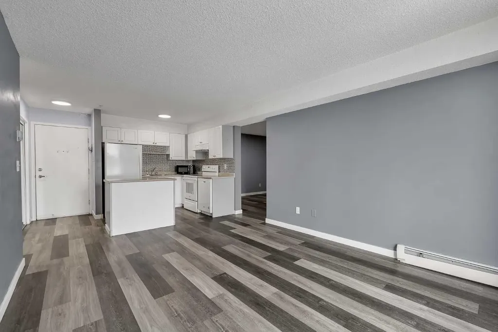 1717 60 Street SE Calgary AB T2A 7Y7