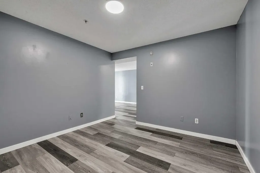 1717 60 Street SE Calgary AB T2A 7Y7
