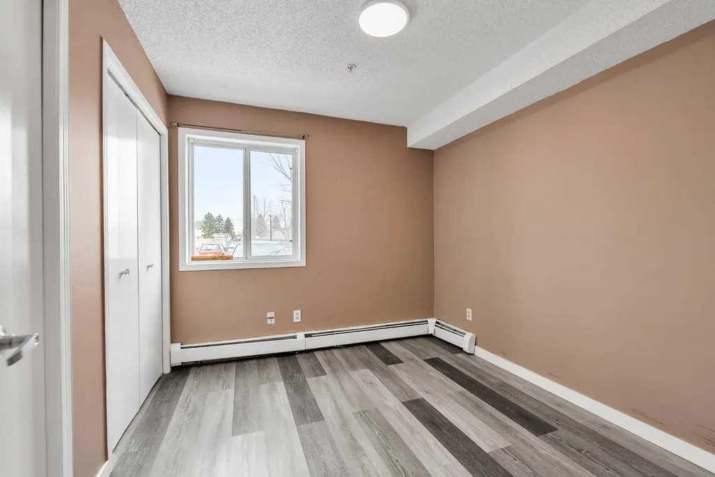 1717 60 Street SE Calgary AB T2A 7Y7
