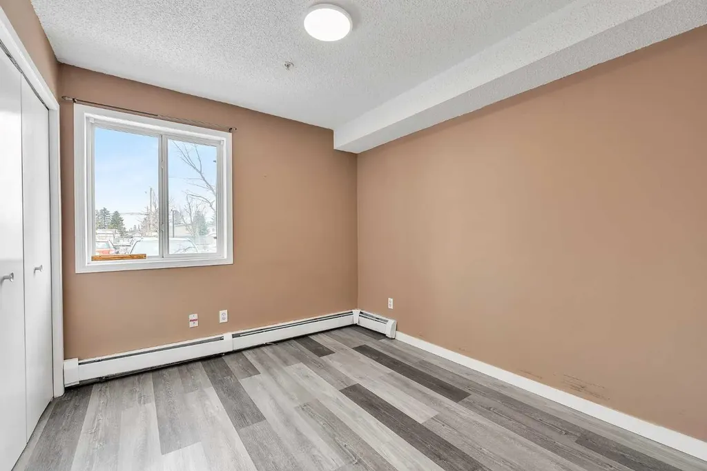 1717 60 Street SE Calgary AB T2A 7Y7