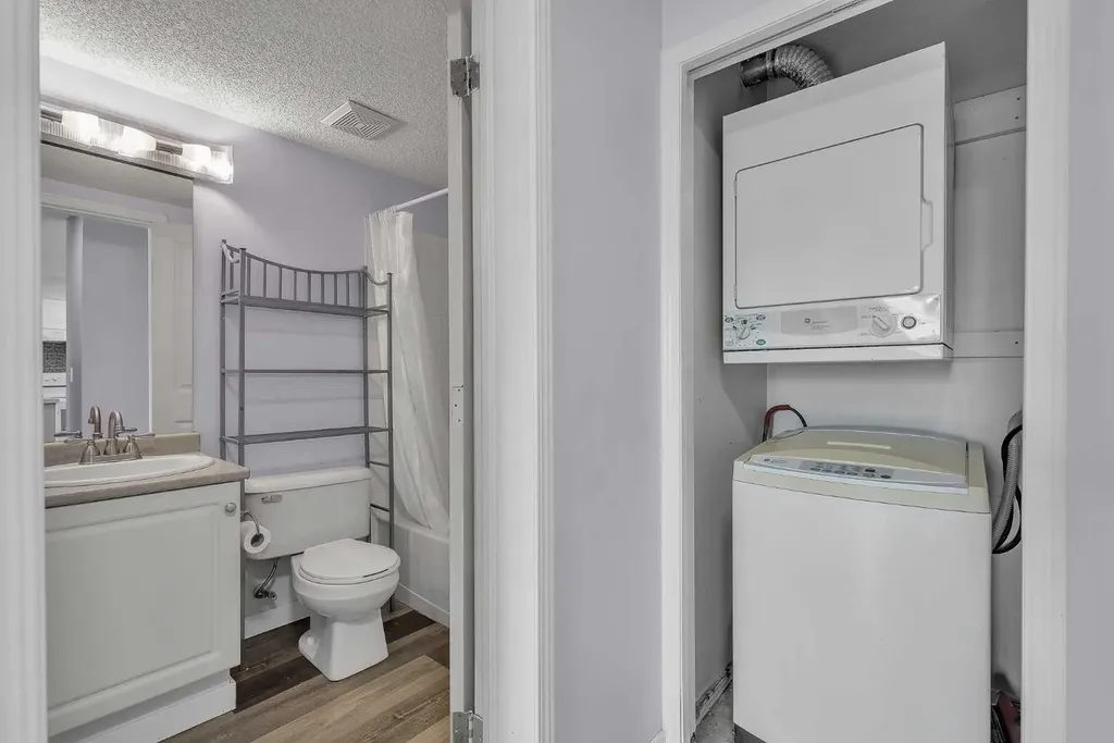 1717 60 Street SE Calgary AB T2A 7Y7