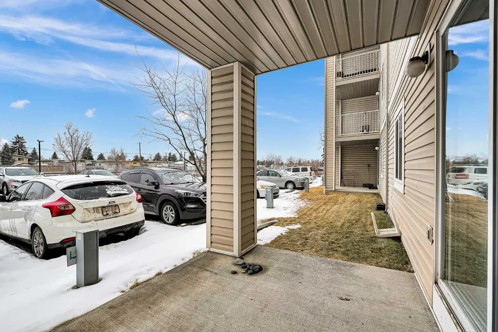 1717 60 Street SE Calgary AB T2A 7Y7