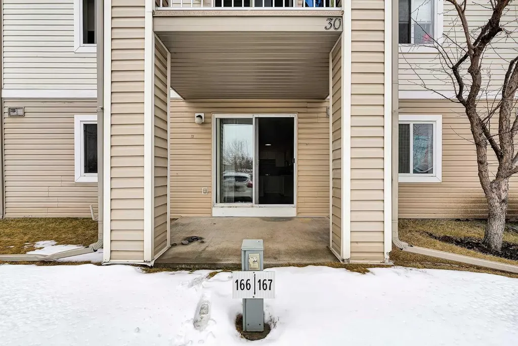 1717 60 Street SE Calgary AB T2A 7Y7