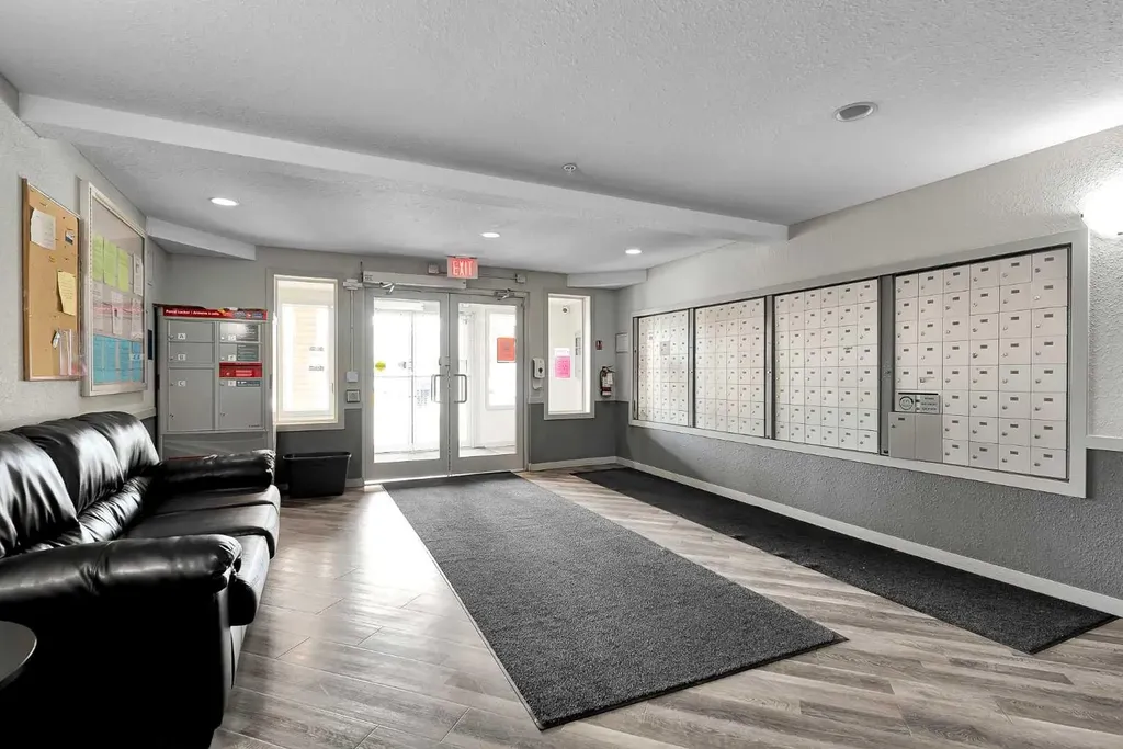 1717 60 Street SE Calgary AB T2A 7Y7
