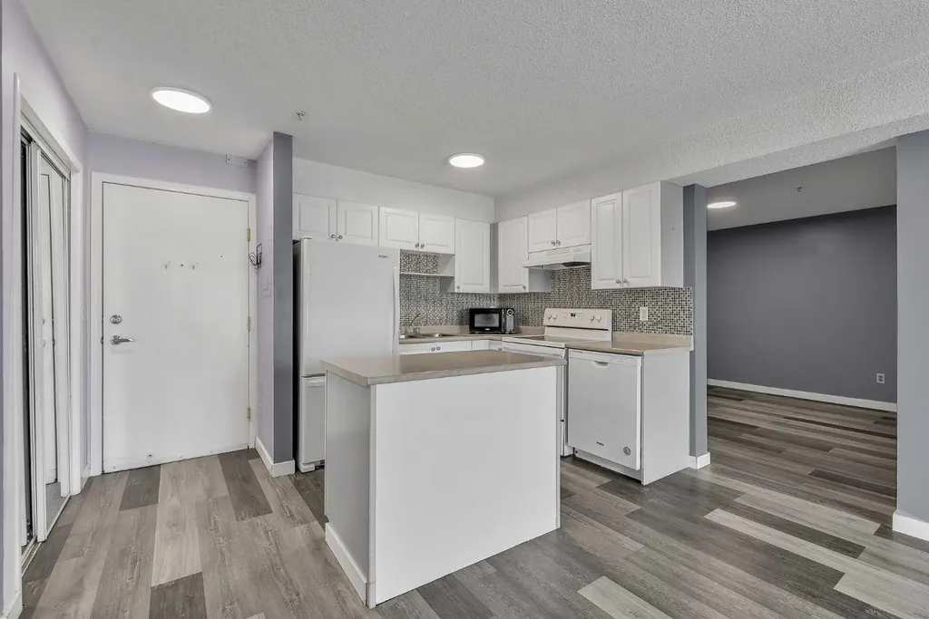1717 60 Street SE Calgary AB T2A 7Y7