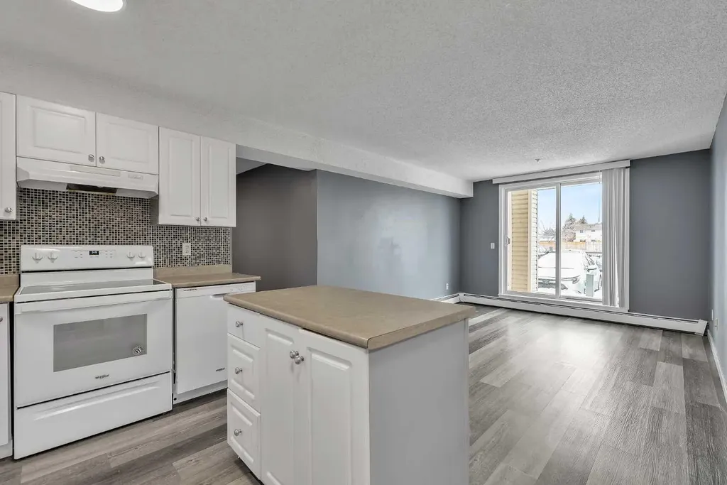 1717 60 Street SE Calgary AB T2A 7Y7