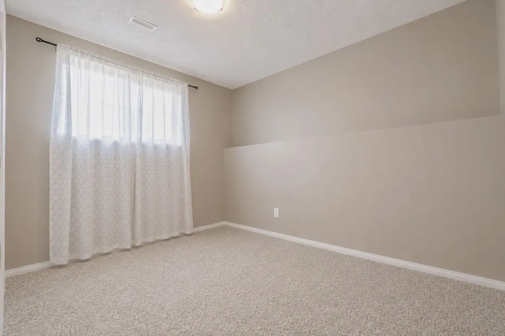 11814 96 Street Grande Prairie AB T8V 4P4