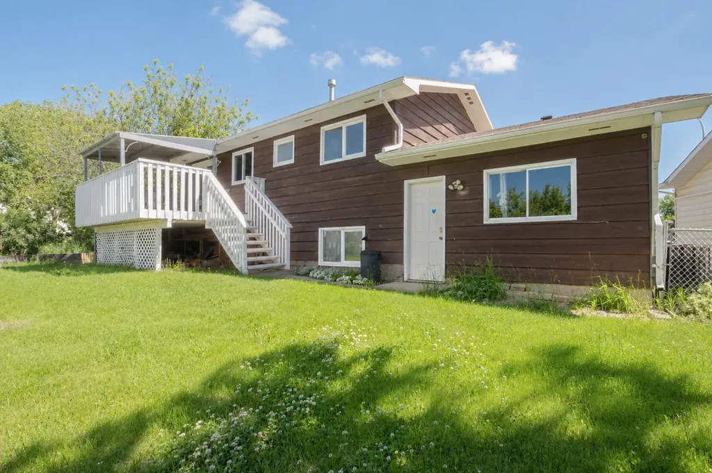 11814 96 Street Grande Prairie AB T8V 4P4